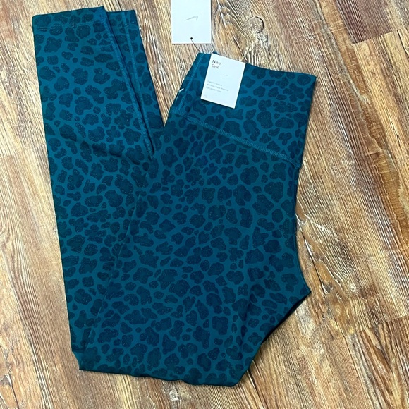 Nike glitter cheetah print leggings - Picture 1 of 3